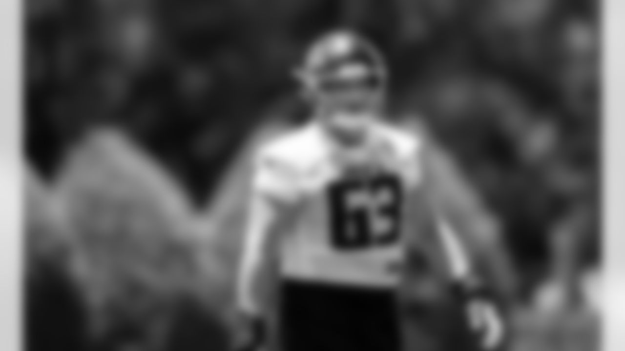 Atlanta Falcons offensive guard Chris Lindstrom #63