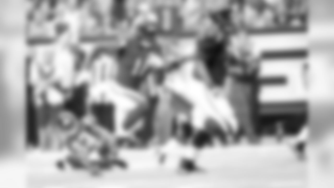WR Julio Jones runs with the bal after making a completion.