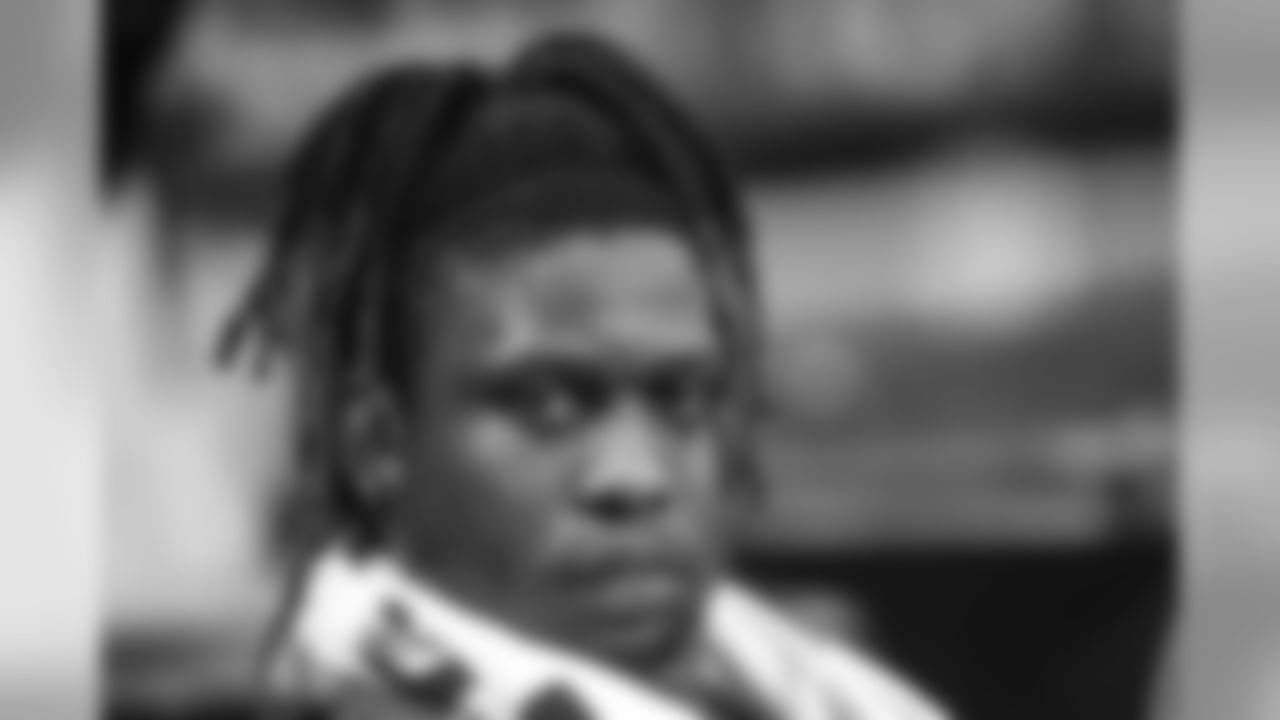 DE Takkarist McKinley