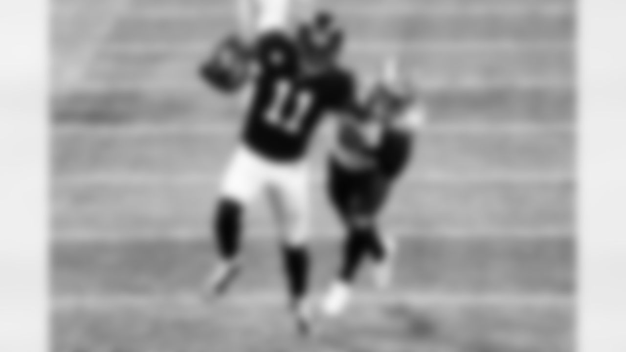 Atlanta Falcons wide receiver Julio Jones #11 in action during the second quarter against the New Orleans Saints on December 6, 2020.