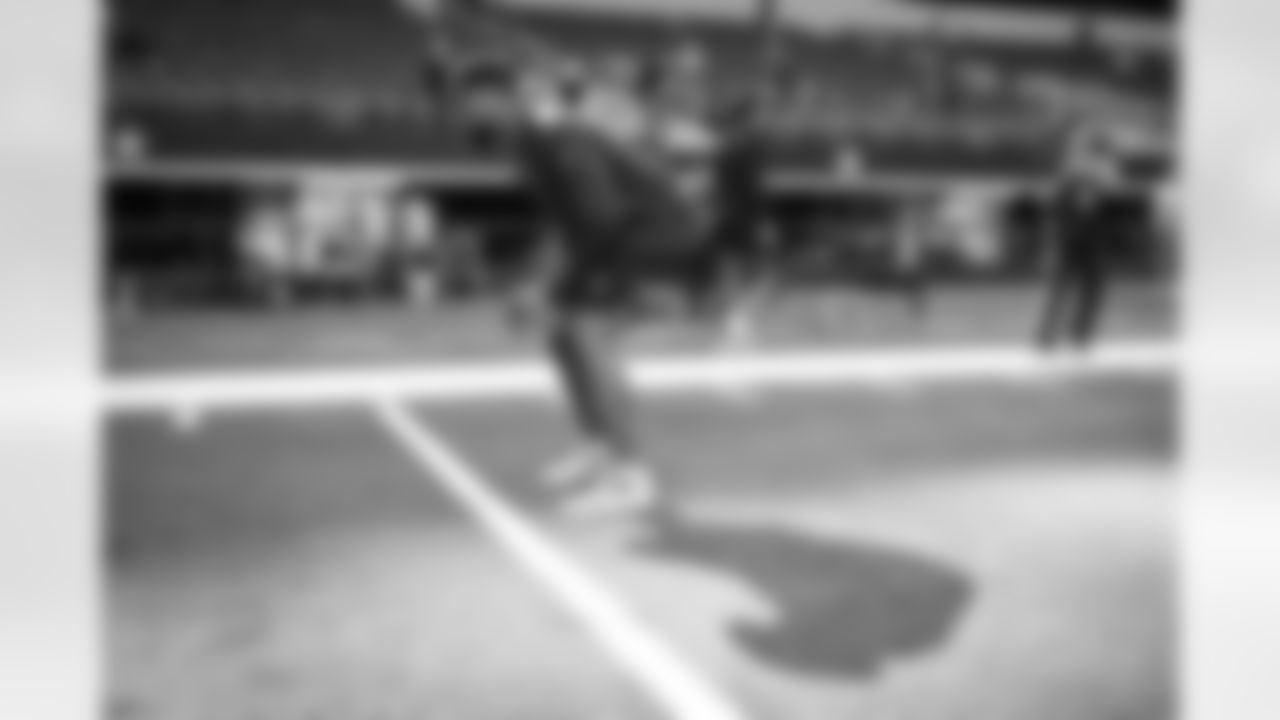 Atlanta Falcons cornerback Fabian Moreau #22 warms up prior to a game against the Dallas Cowboys at AT&T Stadium in Arlington, Texas on Sunday, November 14, 2021. (Photo by Brandon Magnus/Atlanta Falcons)