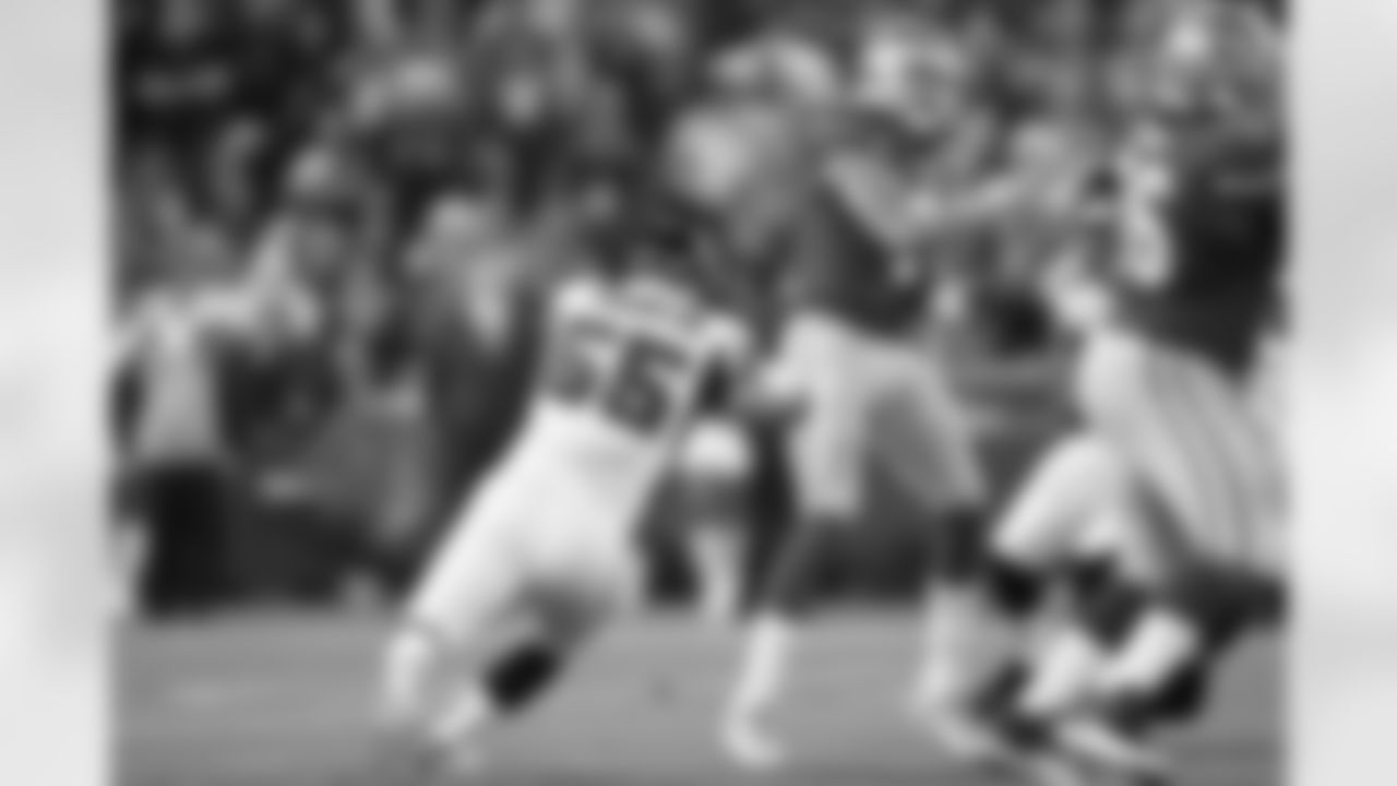 LB Paul Worrilow closes in on 49ers QB Colin Kaepernick
