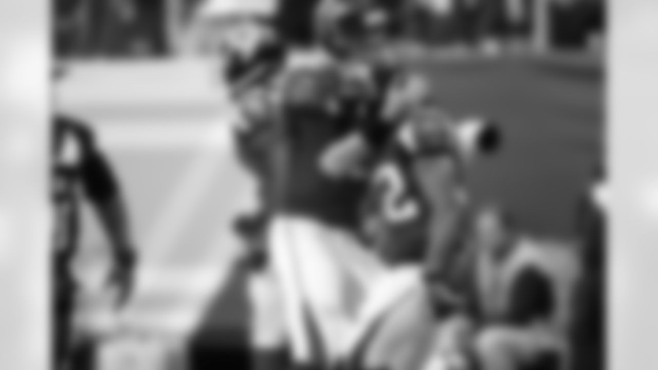 QB Matt Ryan celebrates a touchdown with RB Jacquizz Rodgers