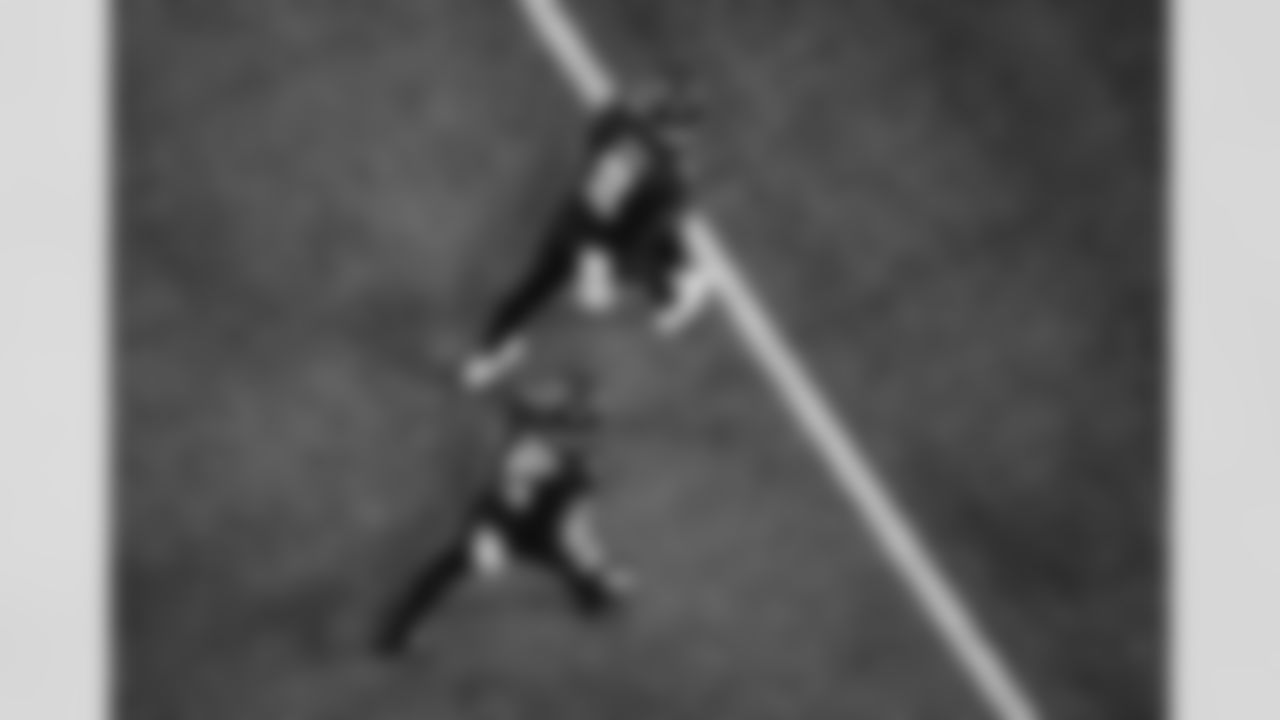 Atlanta Falcons tight end Kyle Pitts #8 and wide receiver Drake London #5 warm up prior to the Week 1 Game against the Carolina Panthers at Mercedes-Benz Stadium in Atlanta, Georgia on Sunday, September 10, 2023. (Photo by Brandon Magnus/Atlanta Falcons)