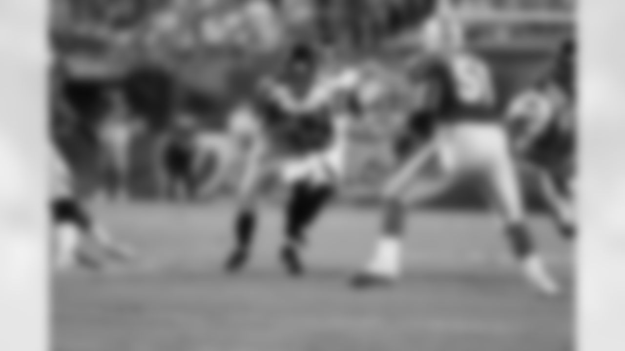 Safety Thomas DeCoud makes a run with the ball // Falcons at Dolphins - 2012