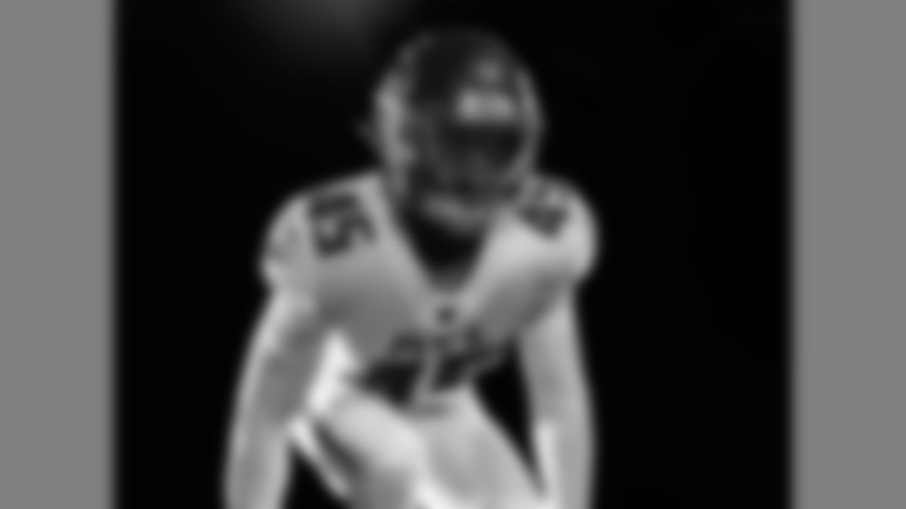 2020_AtlantaFalcons_DeionJones_Away_Action_7388