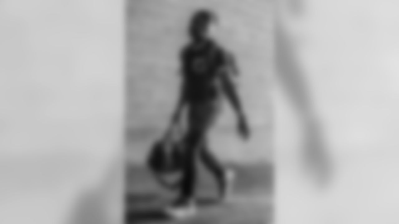 LB Foye Oluokun
Atlanta Falcons / Carmen Mandato