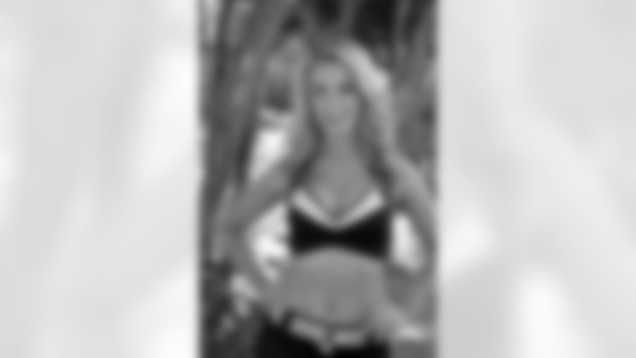 Amanda T. // 2011 Atlanta Falcons Cheerleaders Studio Shots // 2011 // Atlanta -