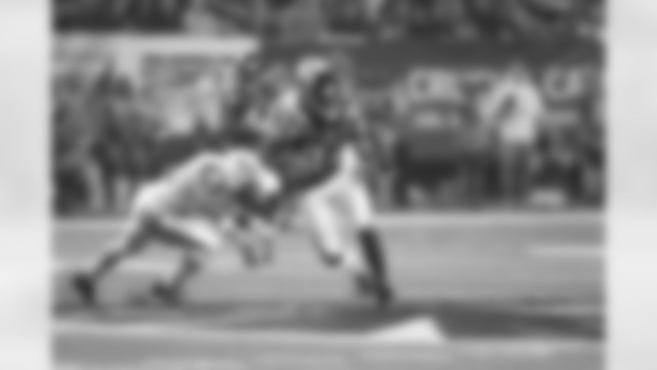 WR Roddy White runs the ball