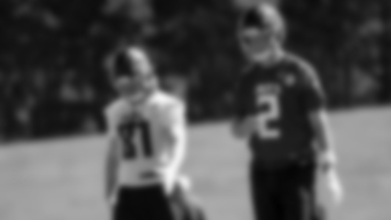Atlanta Falcons quarterback Matt Ryan #2 talks with tight end Hayden Hurst #81 during practice at IBM Performance Field. (Photo by Kara Durrette/Atlanta Falcons)