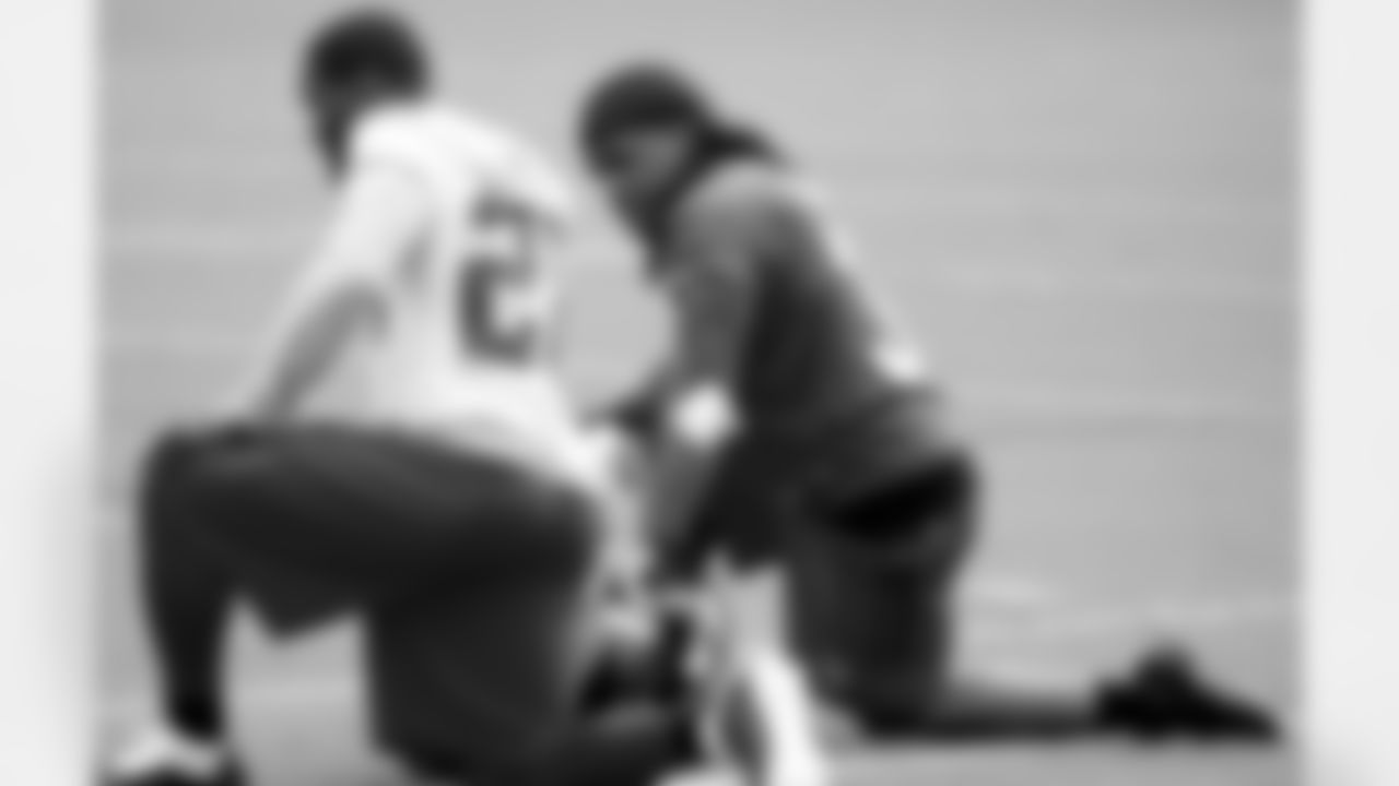 RB Jacquizz Rodgers talks to CB Javier Arenas