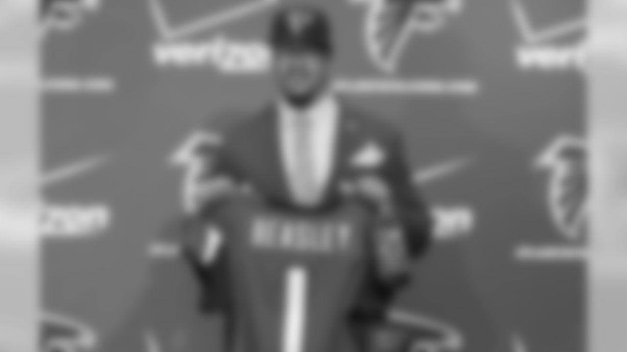 DE Vic Beasley