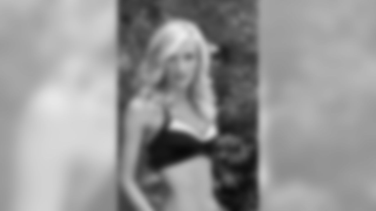 Jamie K. // 2011 Atlanta Falcons Cheerleaders Studio Shots // 2011 // Atlanta -