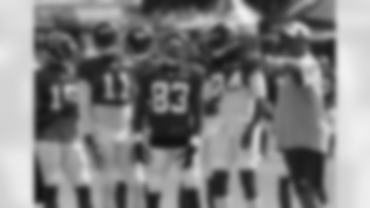Assistant head coach and wide receiver coach Terry Robiskie works with the wide receivers