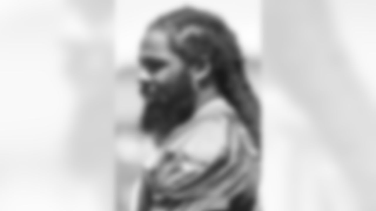 DE Adrian Clayborn