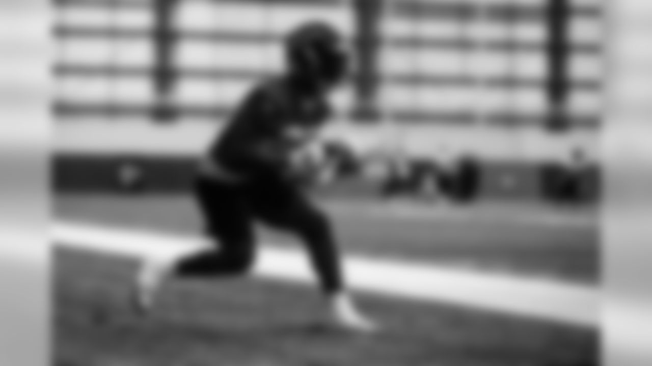 Atlanta Falcons running back Ito Smith #25 runs during practice. (Photo by Kara Durrette/Atlanta Falcons).