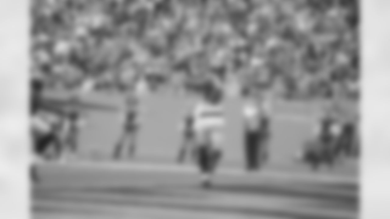WR Roddy White catches a pass from QB Matt Ryan for a touchdown