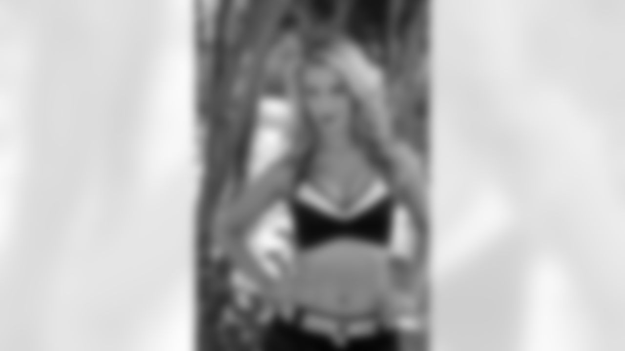 Amanda T. // 2011 Atlanta Falcons Cheerleaders Studio Shots // 2011 // Atlanta -