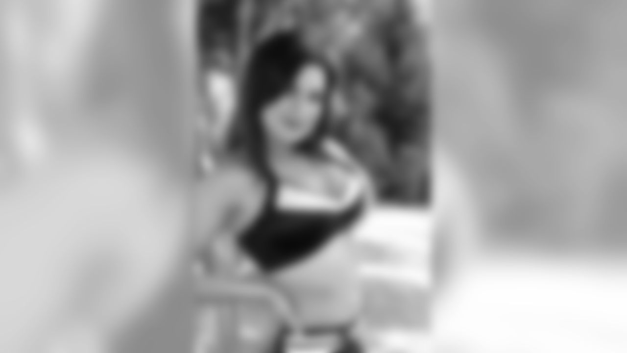 Sara D. // 2011 Atlanta Falcons Cheerleaders Studio Shots // 2011 // Atlanta -