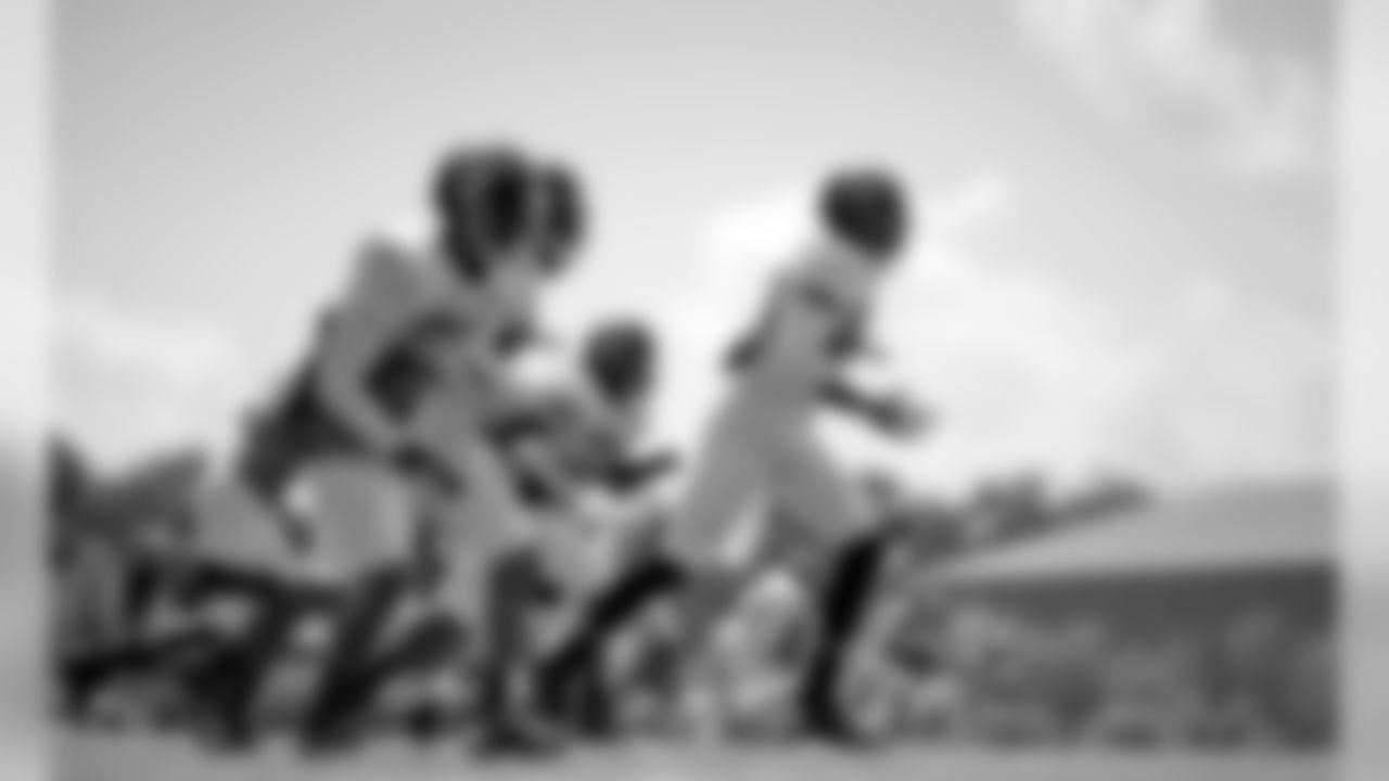 Atlanta Falcons' Thomas DeCoud, right, leads teammates in a drill during training camp
