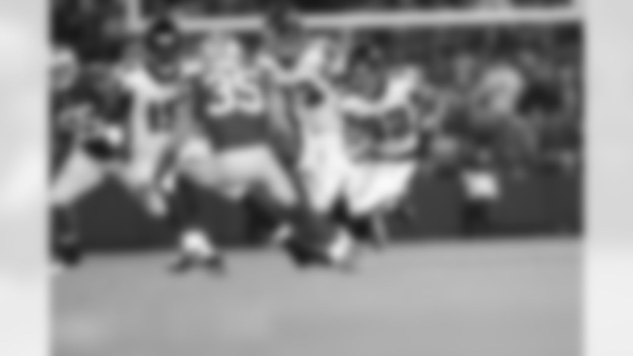 RB Jacquizz Rodgers makes a cut to advance the ball for the Falcons
