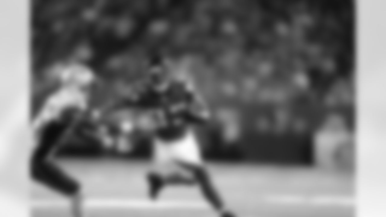 WR Harry Douglas