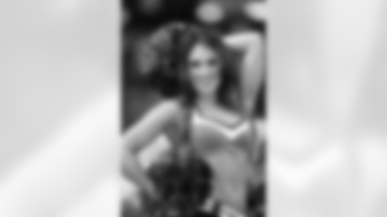 Atlanta Falcons Cheerleader Lindsay M.