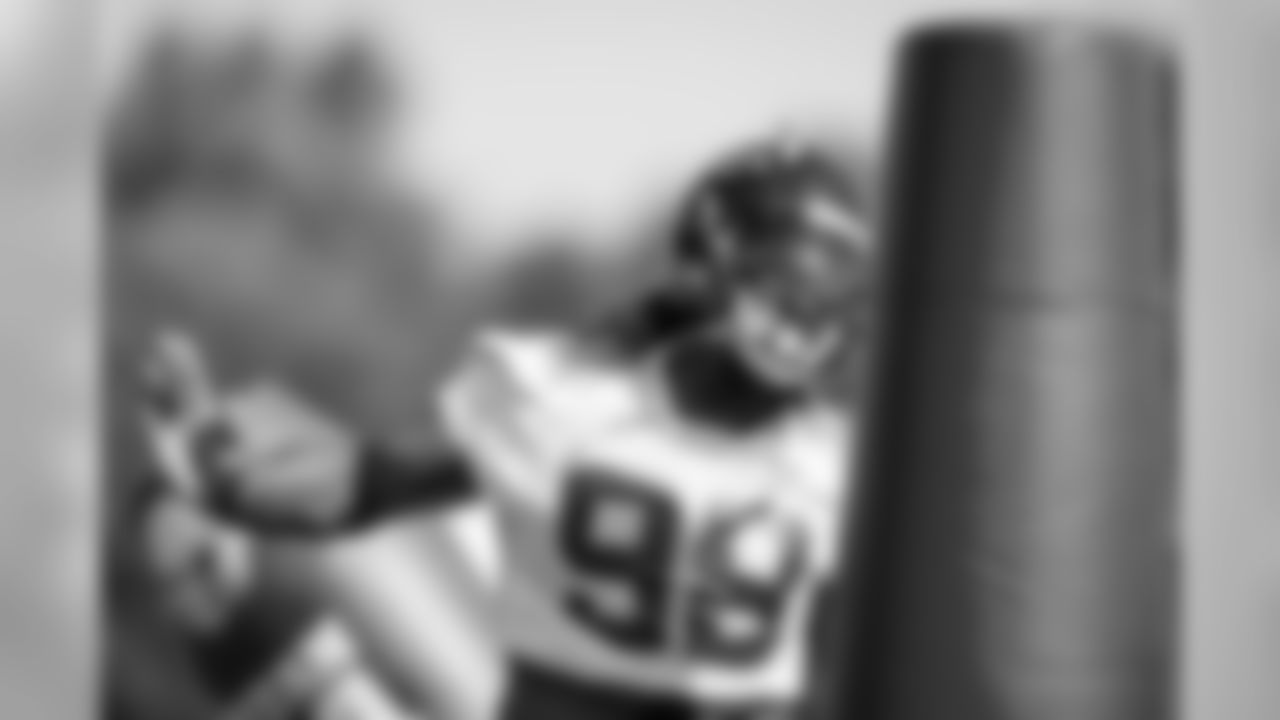 Atlanta Falcons defensive end Takk McKinley #98 works during practice. (Photo by Kara Durrette/Atlanta Falcons).