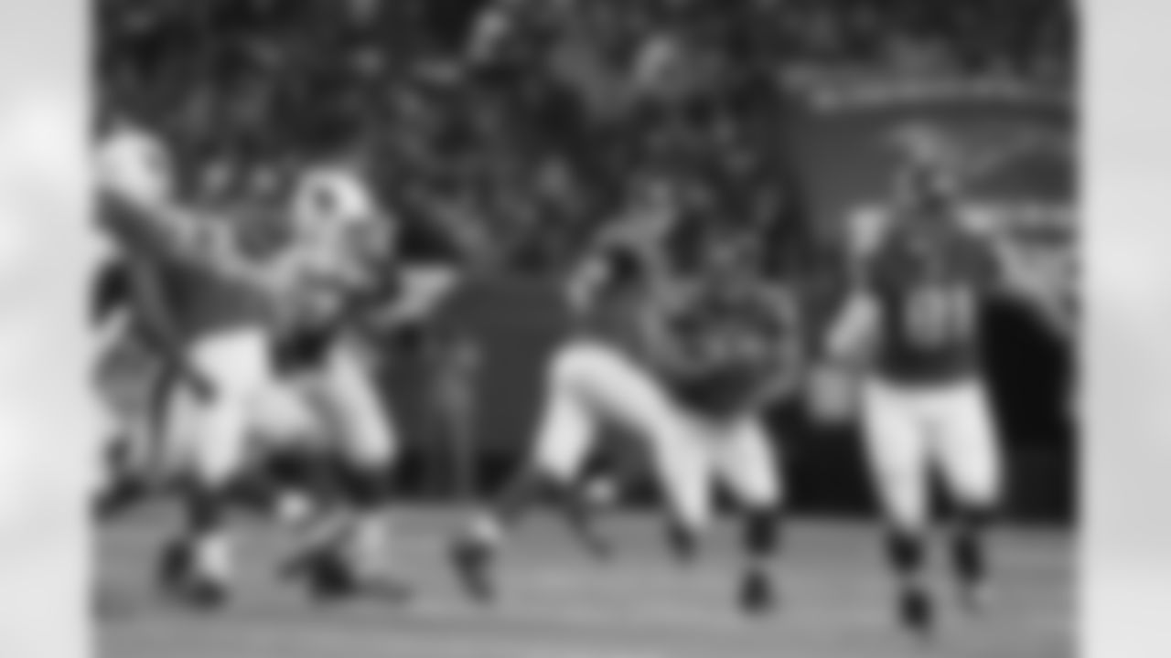 RB Michael Turner finds running room between his offensive linemen