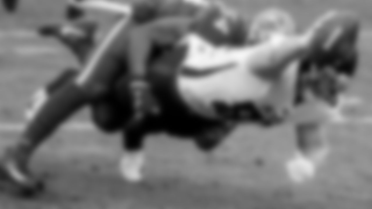 Atlanta Falcons tight end Hayden Hurst #81 stretches out with the ball against the Tampa Bay Buccaneers on January 3, 2021.