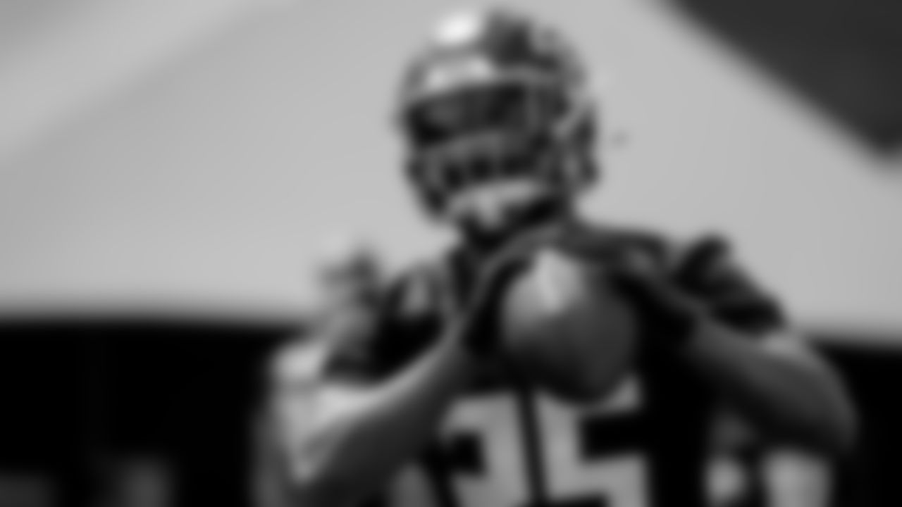 Atlanta Falcons running back Ito Smith #25 in action during practice at IBM Performance Field. (Photo by Kara Durrette/Atlanta Falcons)