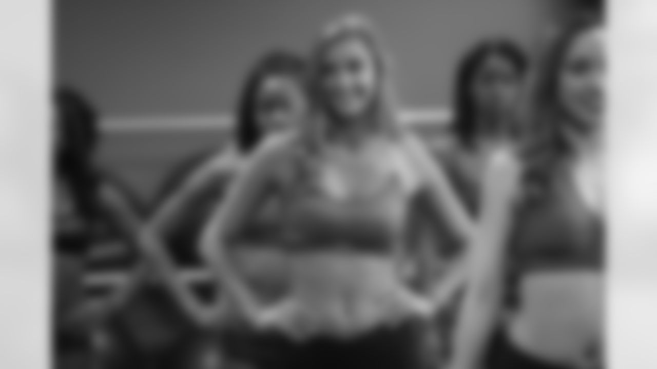 The Atlanta Falcons are looking for enthusiastic ladies with a dance/cheer background, a positive attitude, a winning smile and dedication to be the best. - Learn More