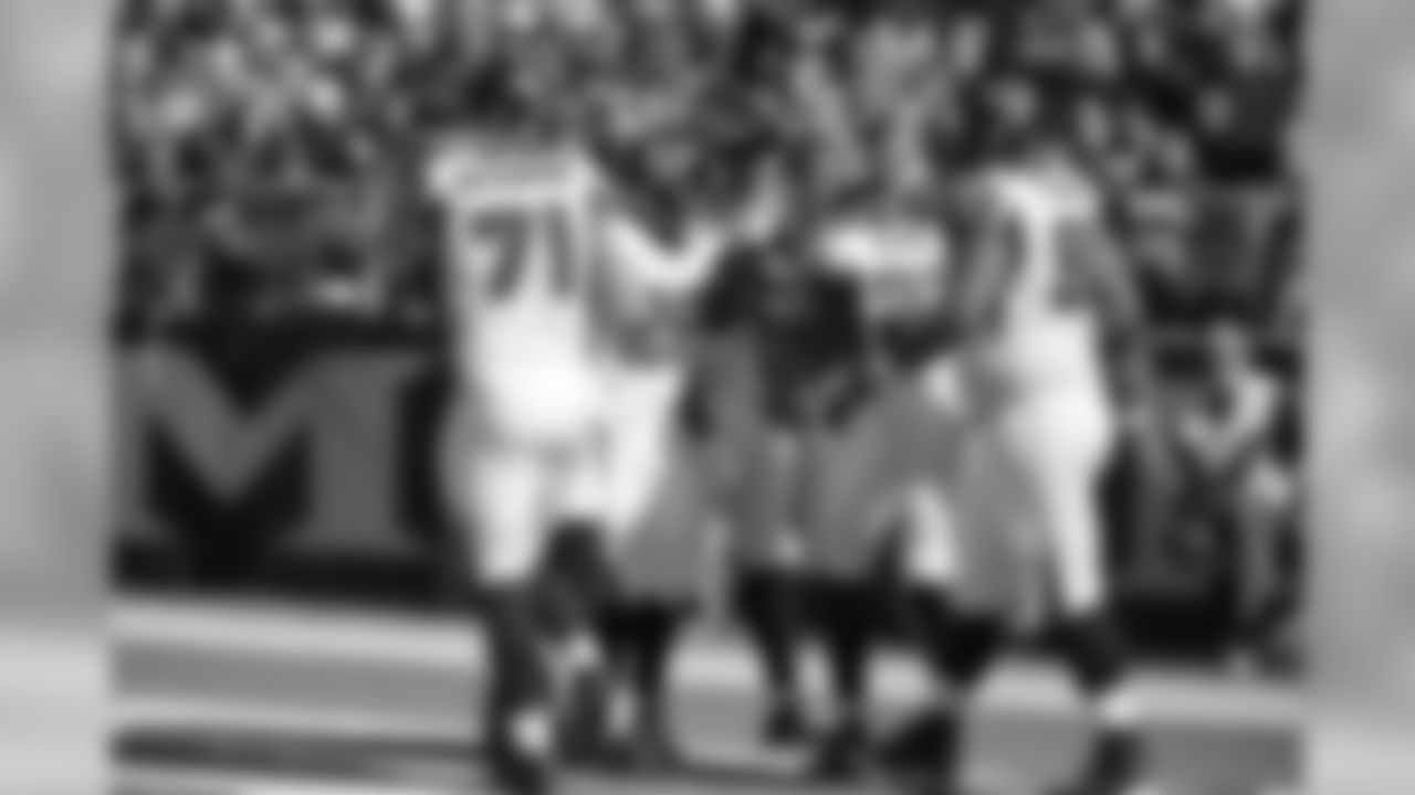 CB Robert Alford celebrates his interception with teammates