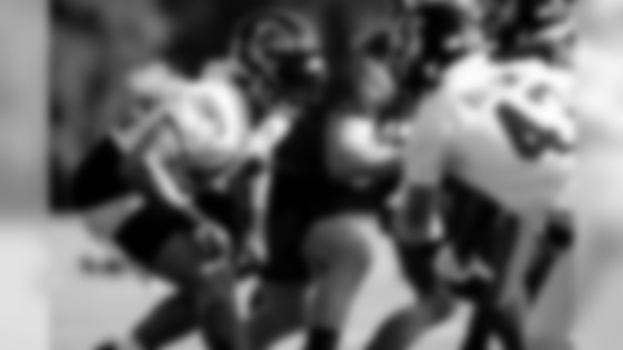 LB Duke Riley