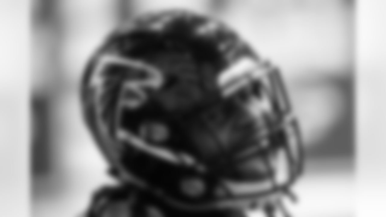 DE Steven Means
Atlanta Falcons/Carmen Mandato