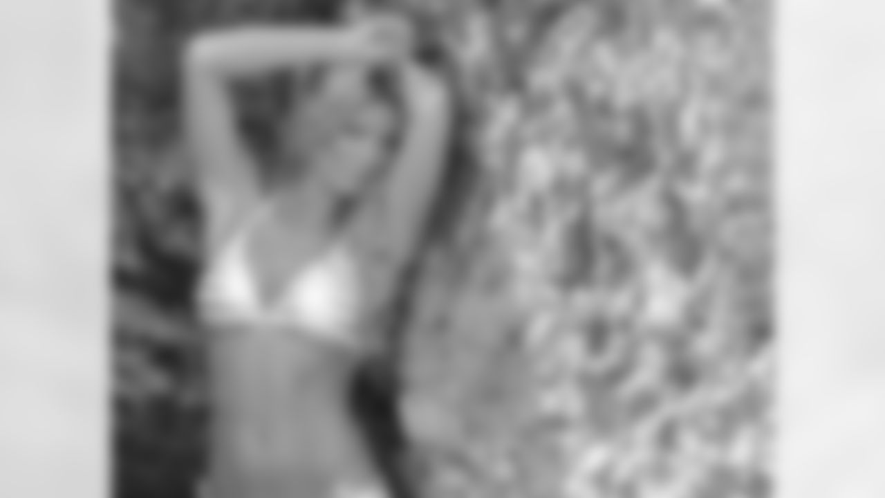 Naiz B. // 2011 Atlanta Falcons Cheerleaders Swimsuit Calendar Photo Shoot // 2011 // Bermuda -