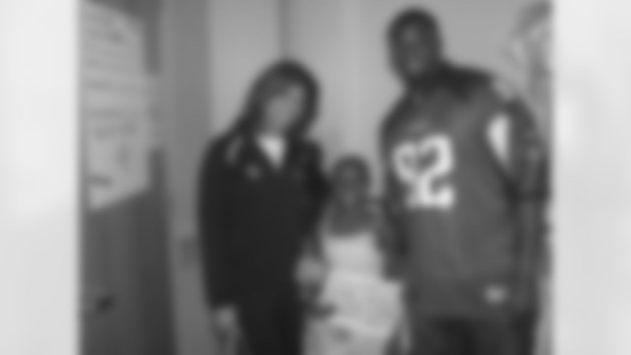 The Atlanta Falcons visit CHOA // Atlanta, GA // Chauncey Davis spending time with patients //