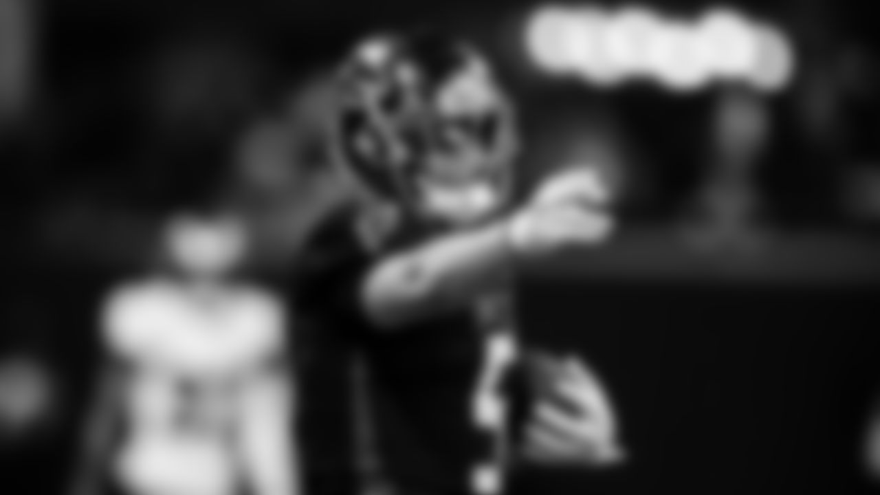 Atlanta Falcons wide receiver Drake London #5 makes a long catch during the game against the Tampa Bay Buccaneers at Mercedes-Benz Stadium in Atlanta, Georgia on Sunday, January 8, 2023. (Photo by Shanna Lockwood/Atlanta Falcons)