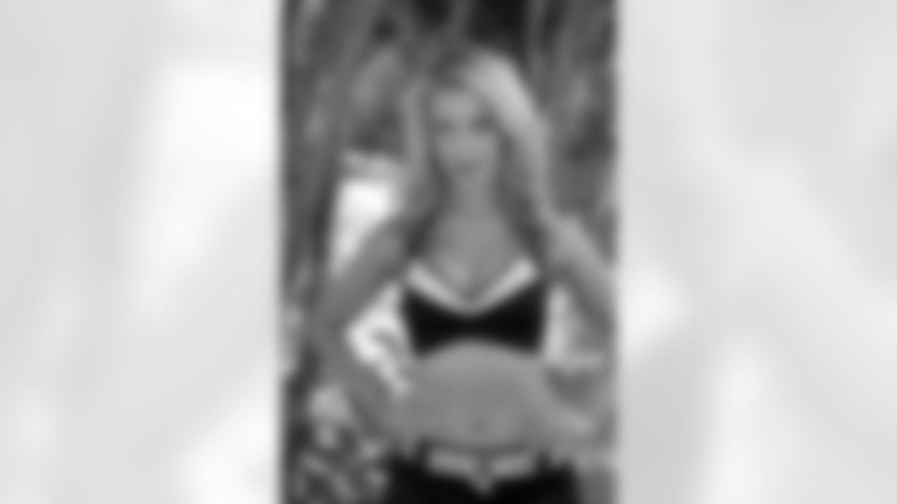 Amanda T. // 2011 Atlanta Falcons Cheerleaders Studio Shots // 2011 // Atlanta -