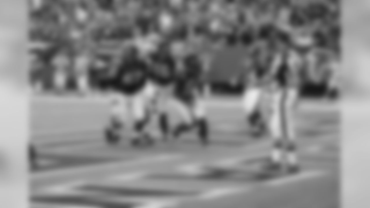 Roddy White completes a touchdown after a short pass from Matt Ryan // Falcons vs. Cardinals // 9/19/10 - Georgia Dome