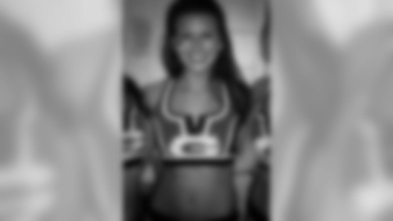 Atlanta Falcons Cheerleader Kelsey was in the Signing Day spirit and posted this throwback photo of her in college (via @AFC_Kelsey)