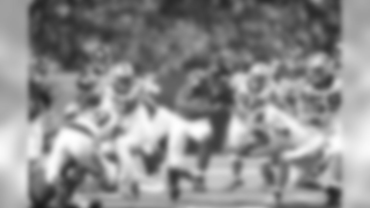RB Jason Snelling runs the ball with determination