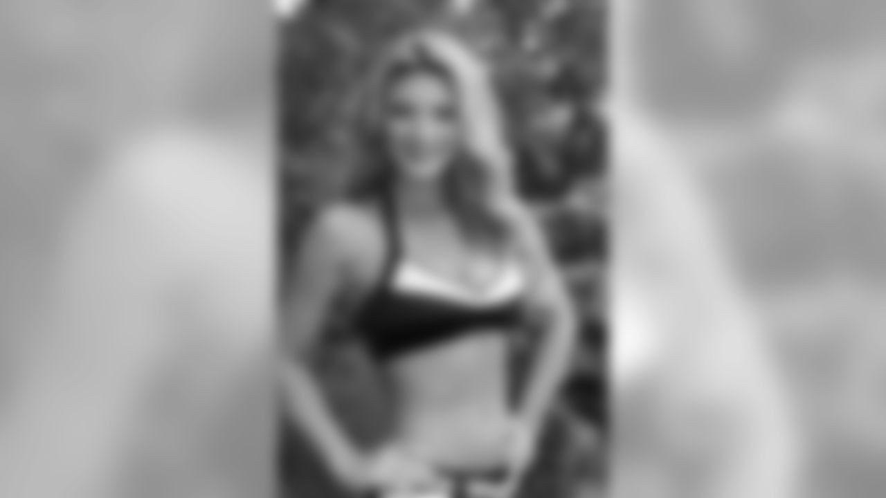 Naiz B. // 2011 Atlanta Falcons Cheerleaders Studio Shots // 2011 // Atlanta -