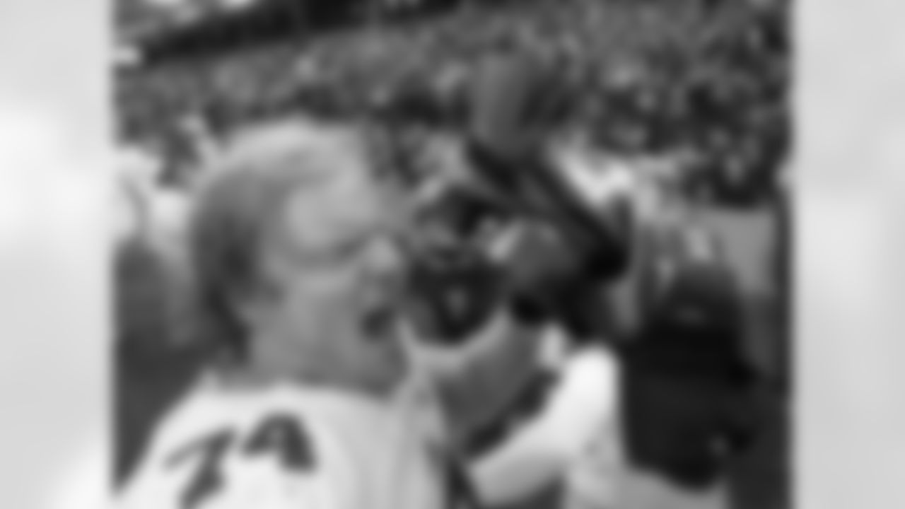 Ohio State OT Jack Mewhort (6-7, 308)