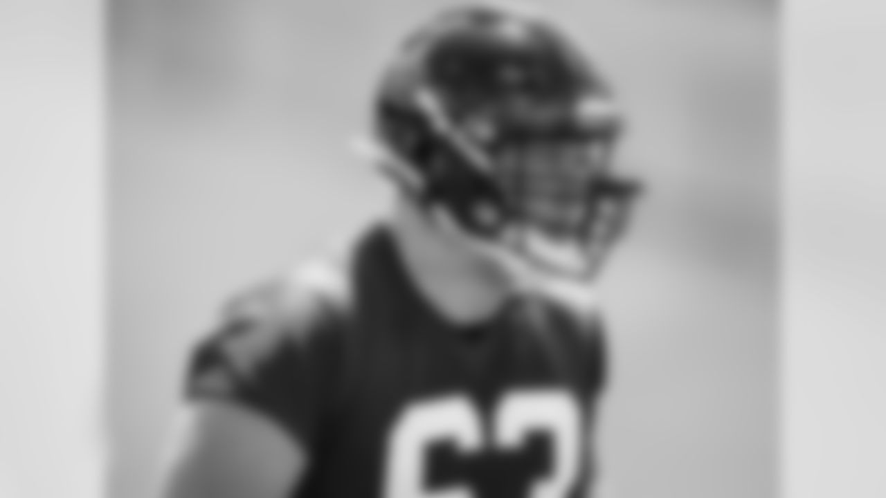 OL Chris Lindstrom