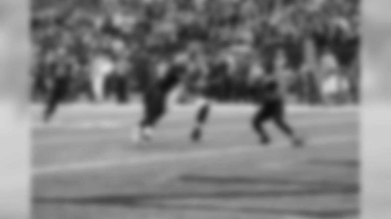 The Falcons and Saints face off in the Superdome for a shot at the NFC South title // Falcons at Saints - 2011 // Dec. 26, 2011 // New Orleans -