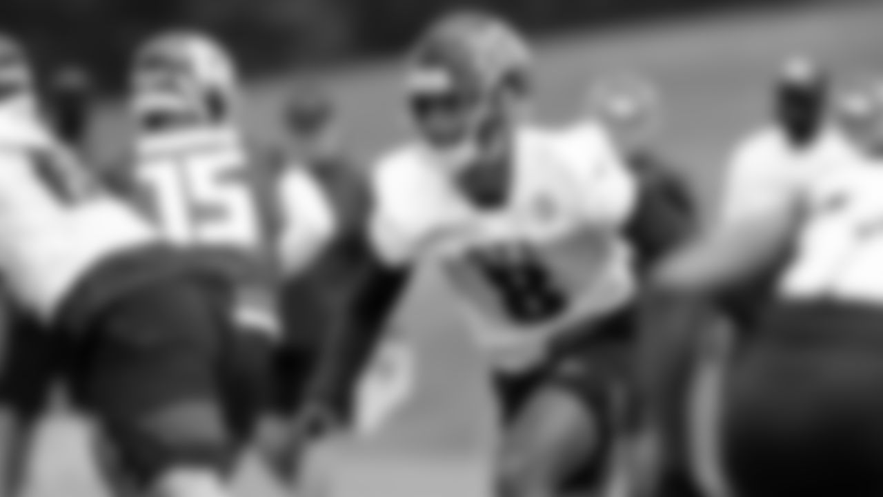 Atlanta Falcons tight end Kyle Pitts #8 in action during the first practice of Atlanta Falcons rookie minicamp on May 14, 2021.