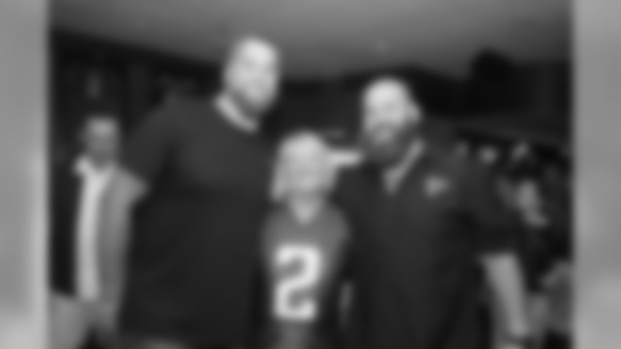 OG Garrett Reynolds and OG Joe Hawley with a sponsor at the Falcons celebrity FootBowl Tournament
