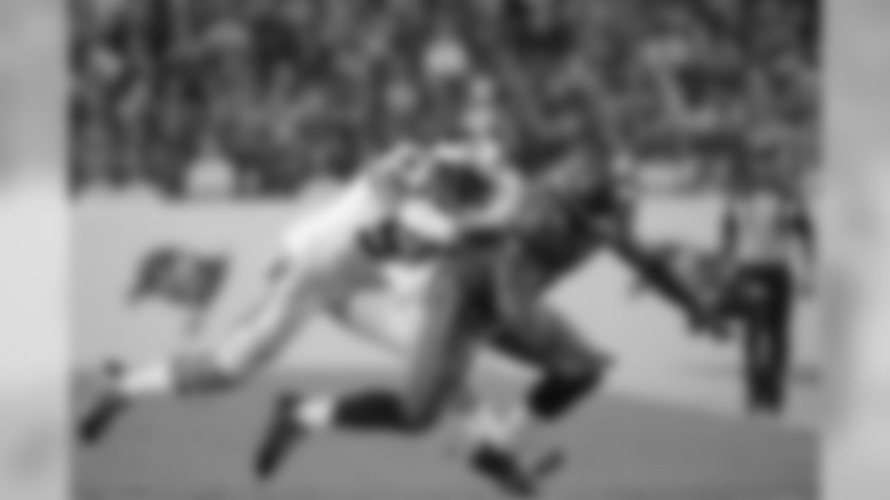 LB Thomas Davis