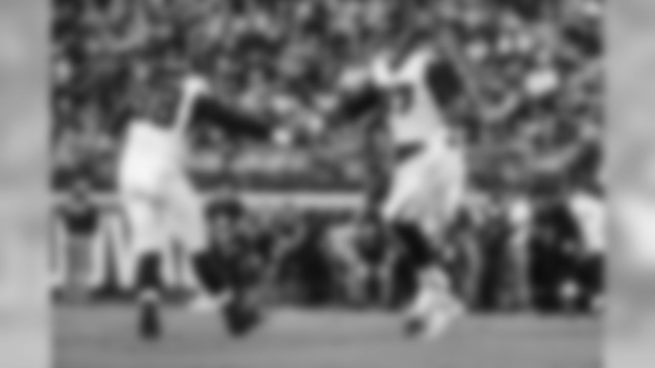 DE Takkarist McKinley,DT Grady Jarrett